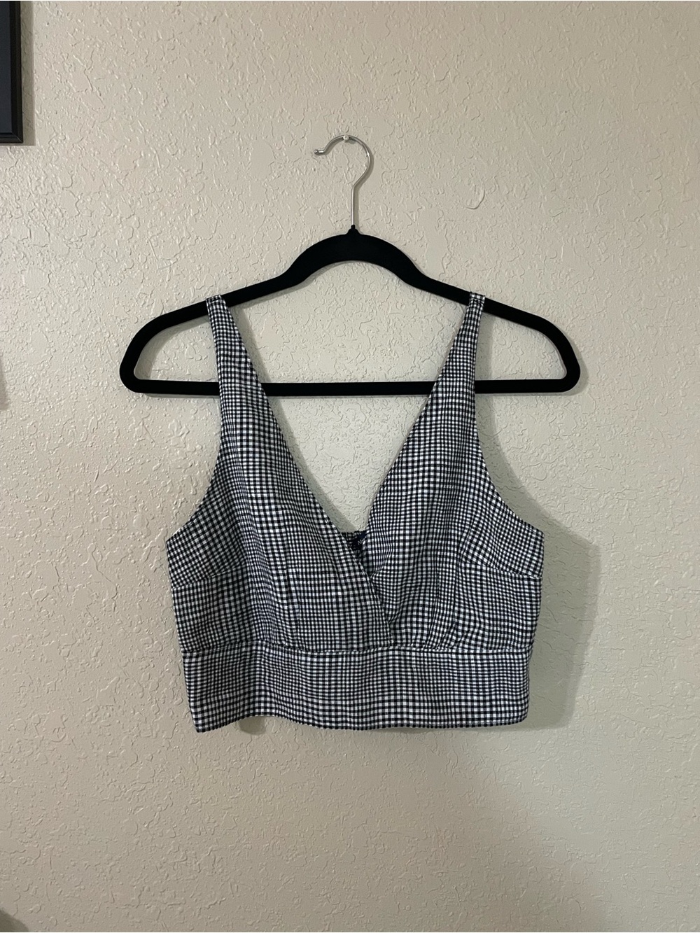 Abercrombie & Fitch Gingham V Neck Cropped Tank Size Medium Black White Plaid